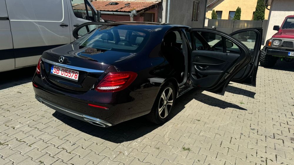 Inchiriez Mercedes E200 Bolt - Uber - Black Cab