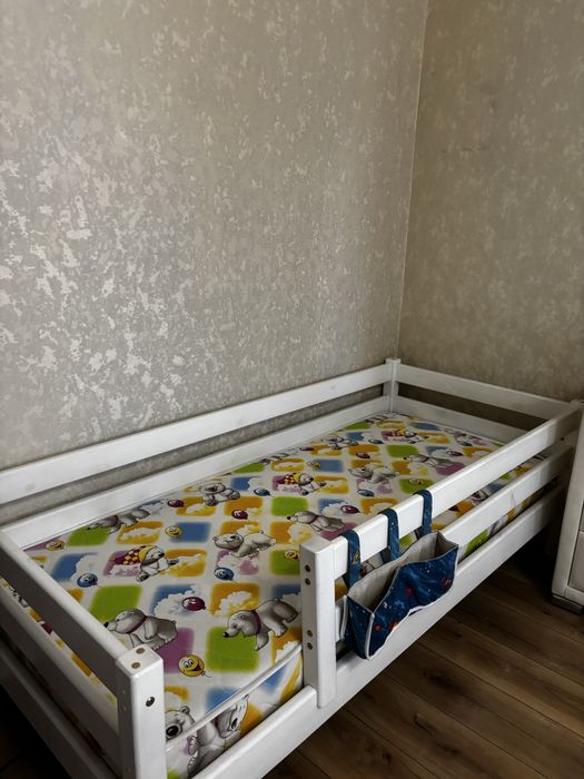 Детская кровать с матрасом