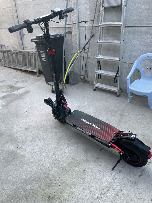 Vînd trotinetă puternică cu două motoare.