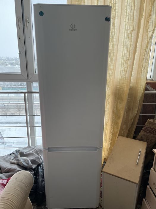 Холодильник Indesit