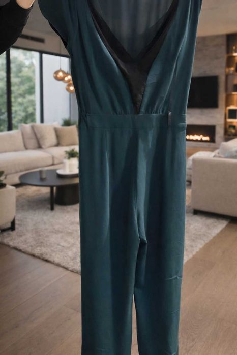 зелен гащеризон цял с къс ръкав и триъгълно деколте дълъг панталон топ