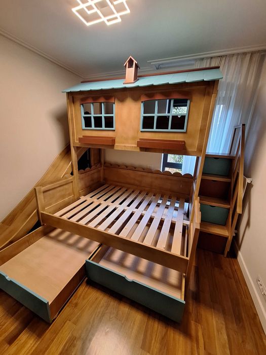 TRANSPORT GRATUIT.Pat tip casuta cu tobogan. Cod 2811