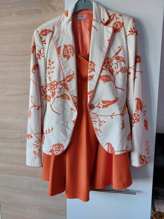 Compleu Tina R sacou si fusta