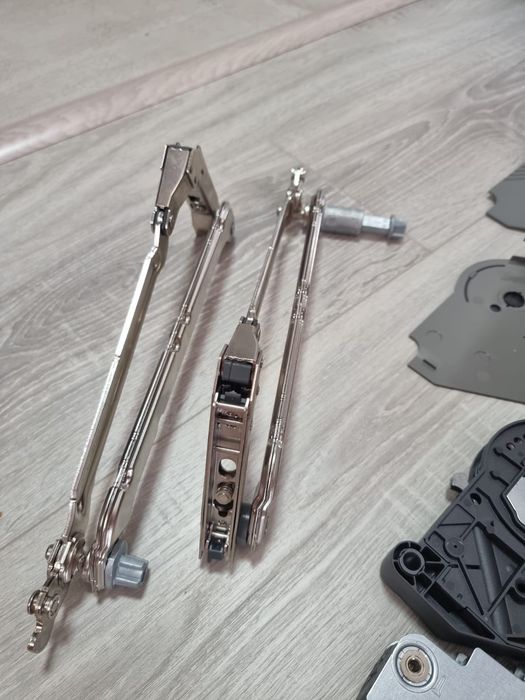 Blum Aventos HL. sistem ușă bucătărie