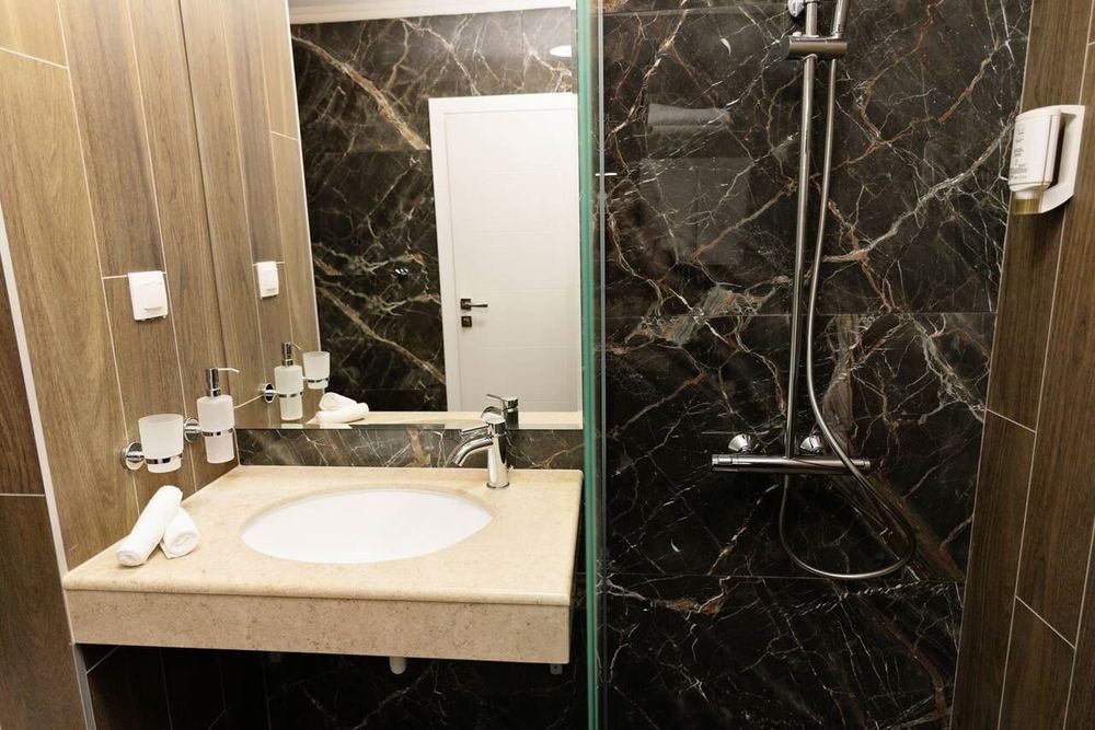 Продава се Тристаен апартамент в Бургас, Сарафово - 124 кв.м за 1728 €/кв.м - Снимка #8