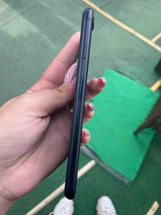 Продавам iPhone 7