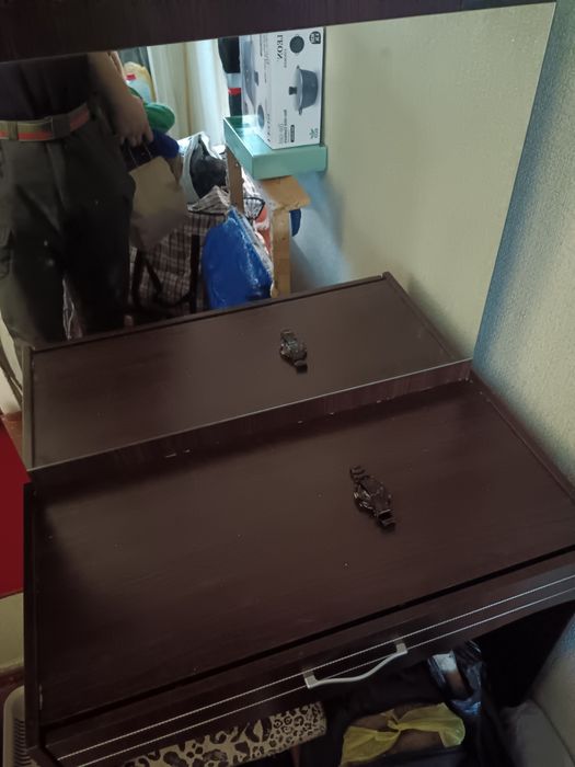 Комод с зеркалом для косметики