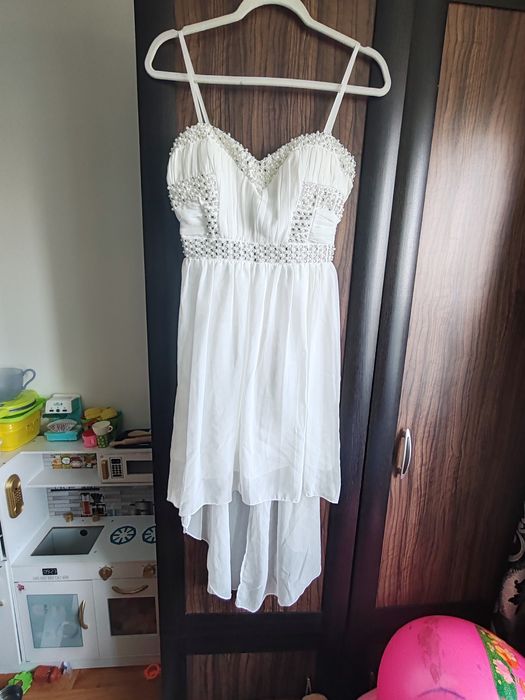 Vând rochie alba eleganta