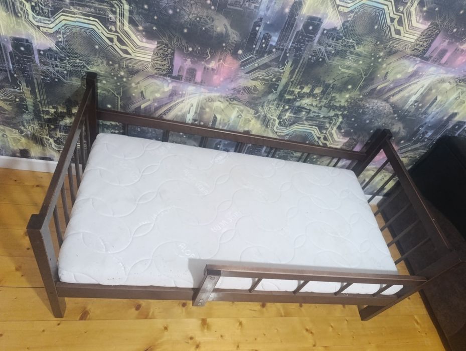 Продам детскую кроватку