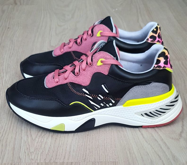 Оригинални, дамски, спортни обувки Liu jo, N: 39, отговарят на 40