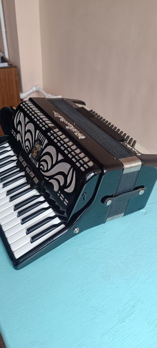 Срочно продам шикарный немецкии аккардеон