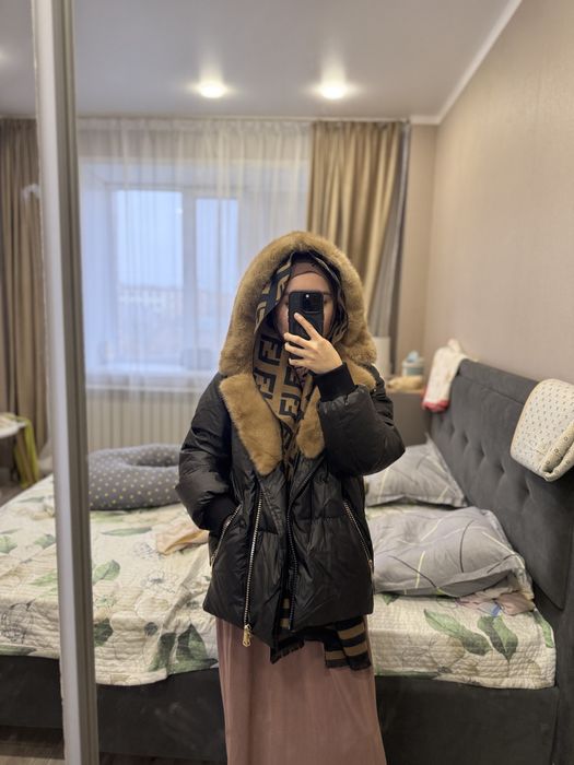 Зимний пуховик с капюшоном