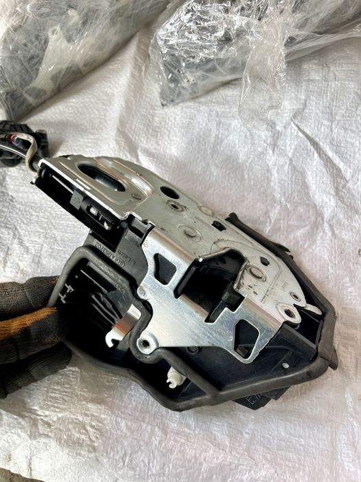 Присоска дверей BMW x5 E70 БМВ х5 Е70
