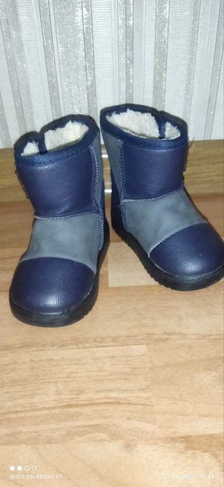 Продам детскую обувь