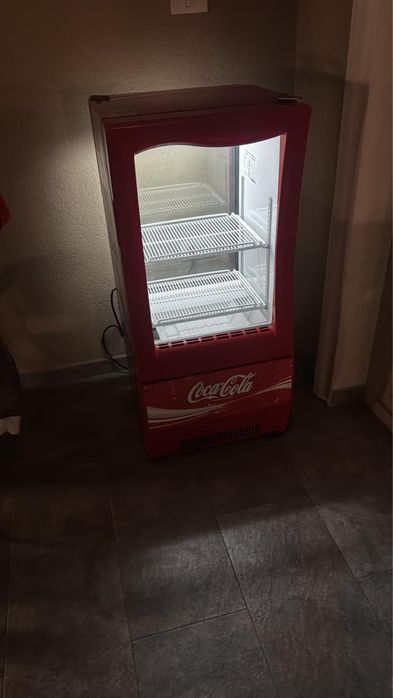 Frigider coca cola