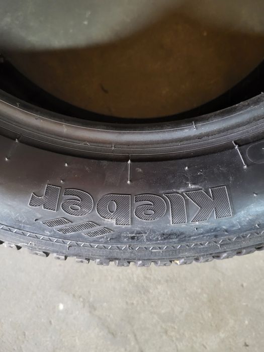 2 anvelope 235 55 R 17 Kleber iarna