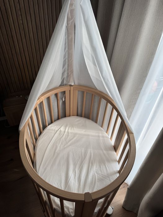 Patut 0-6 luni Stokke  Sleepi mini v3 cu saltea si cearceaf - natur