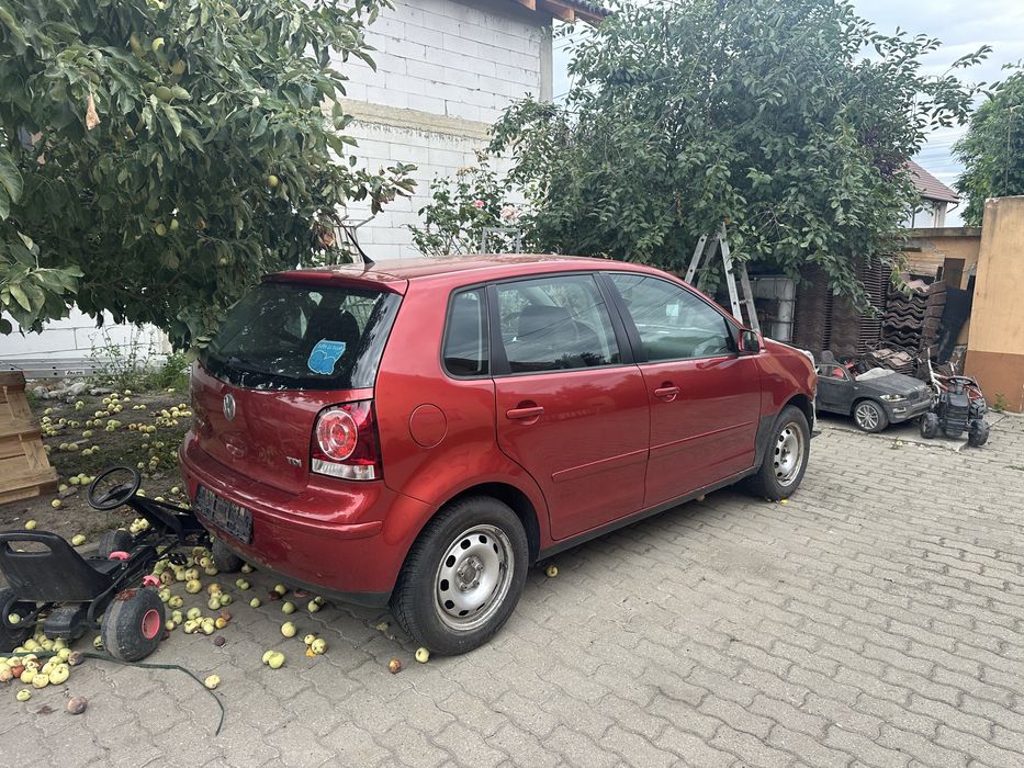 VOLKSWAGEN Polo