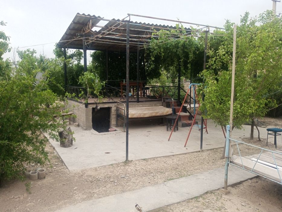 Dacha sotiladi Toshkent viloyati Bekobod shaxar