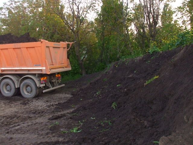 Pamant vegetal fertil pentru gazon
