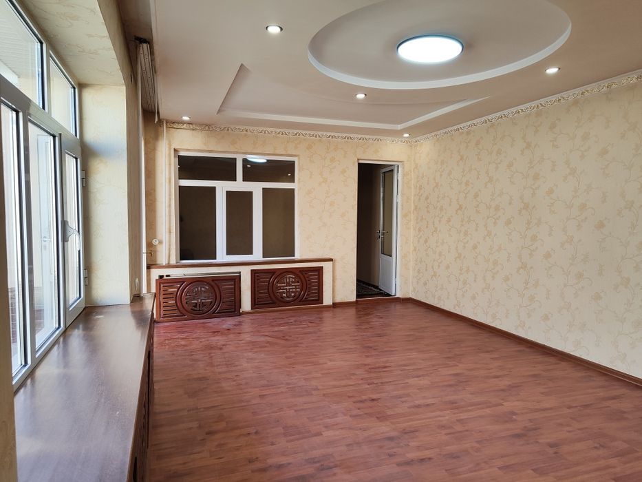 Центрда, зор лакатцияда нежилой