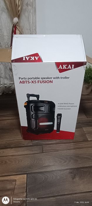 Vând boxa portabilă akay