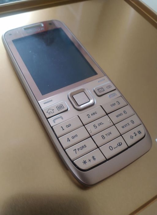 Мобилен телефон Nokia Нокиа E 52 Gold чисто нов 3.2MP640x480 15fps,