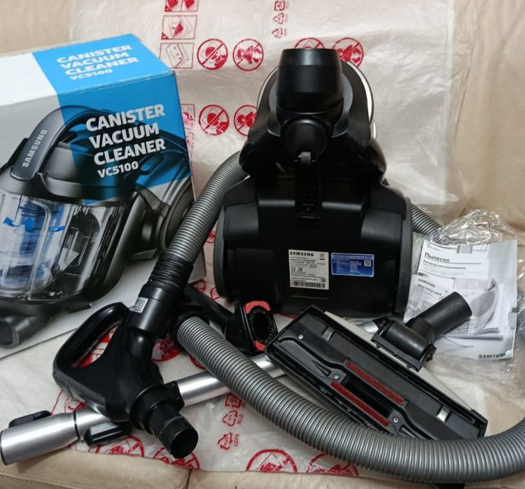 Пылесос Samsung 2100W.Мощный.Контейнер пылесборник.Состояние отличный.