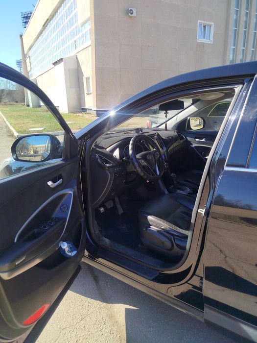 Продам hyundai santa fe 2014 года