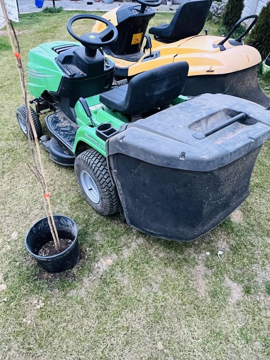 Tractorase de tuns gazonul