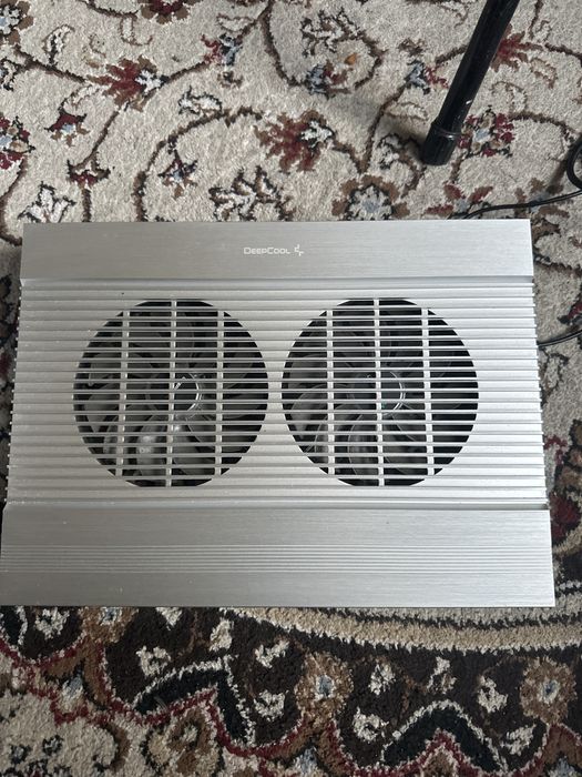 Срочно продам. Охлаждение для ноутбука DeepCool