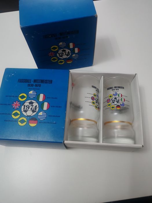 set de 2 pahare de colecție din 1974