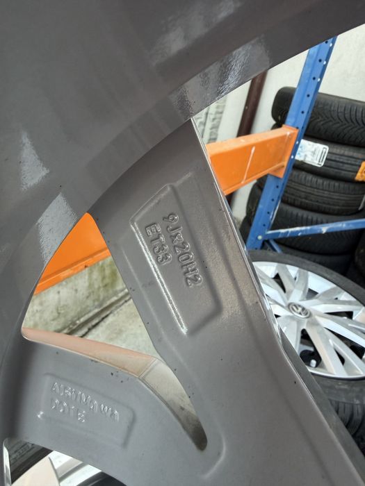 Roti Jante Aliaj 20 Montero Original Vw Touareg 3 CR Cu Anvelope Pirelli 285/45/20 Ca Noi
