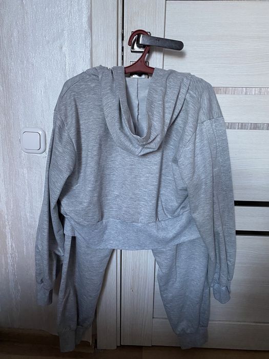 Продам костюмы на замке