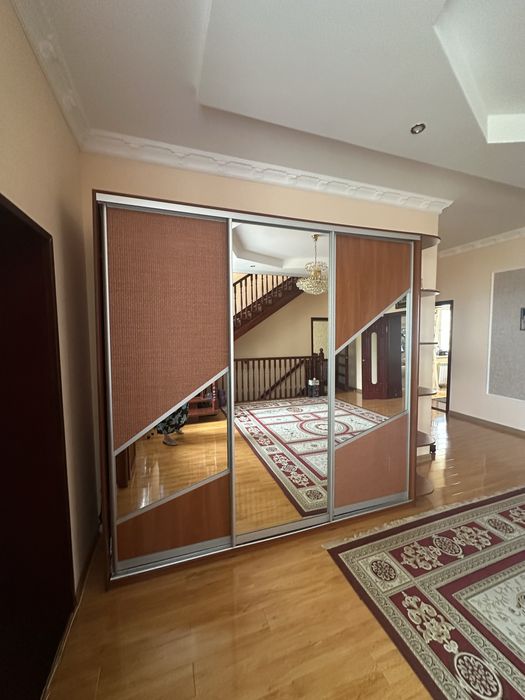 Продам большой шкаф для прихожей