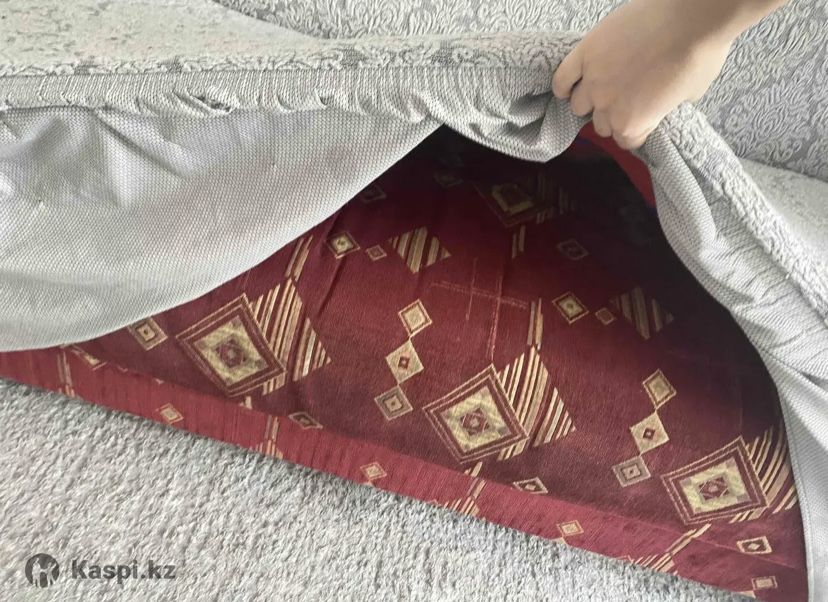 Диван с креслами.