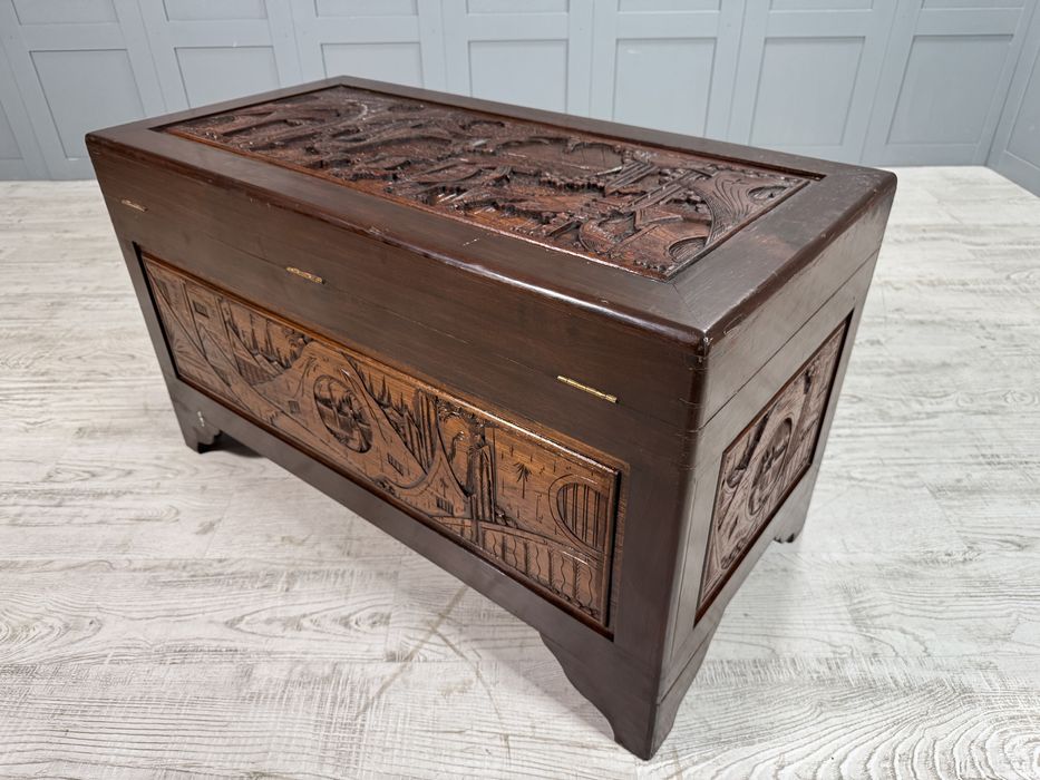 Сандък масив, дърворезба К068