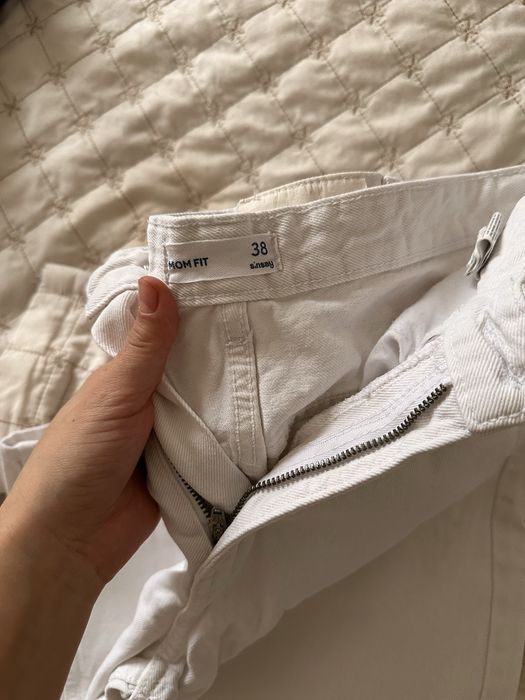 Джинсы белые moms