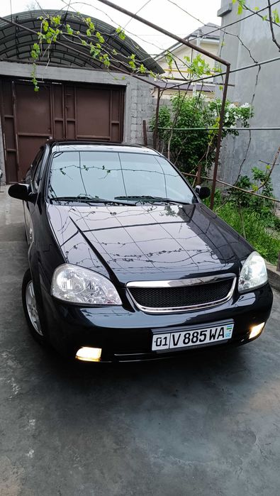 Chevrolet lacetti торг у капота