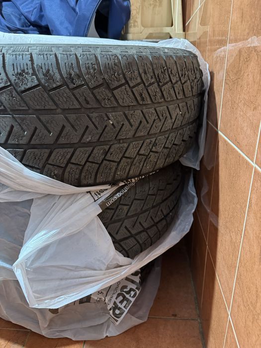 Vând cauciucuri iarna Michelin 255/50/19
