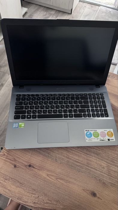 ASUS X541UV i5 / 8GB RAM / 250GB SSD + 1TB HDD / NVIDIA 920MX