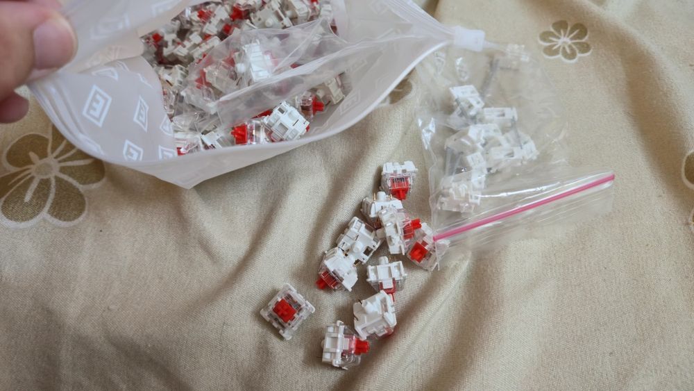 Tastatura mecanica Royal Kludge RK100 Gateron Milky Clear