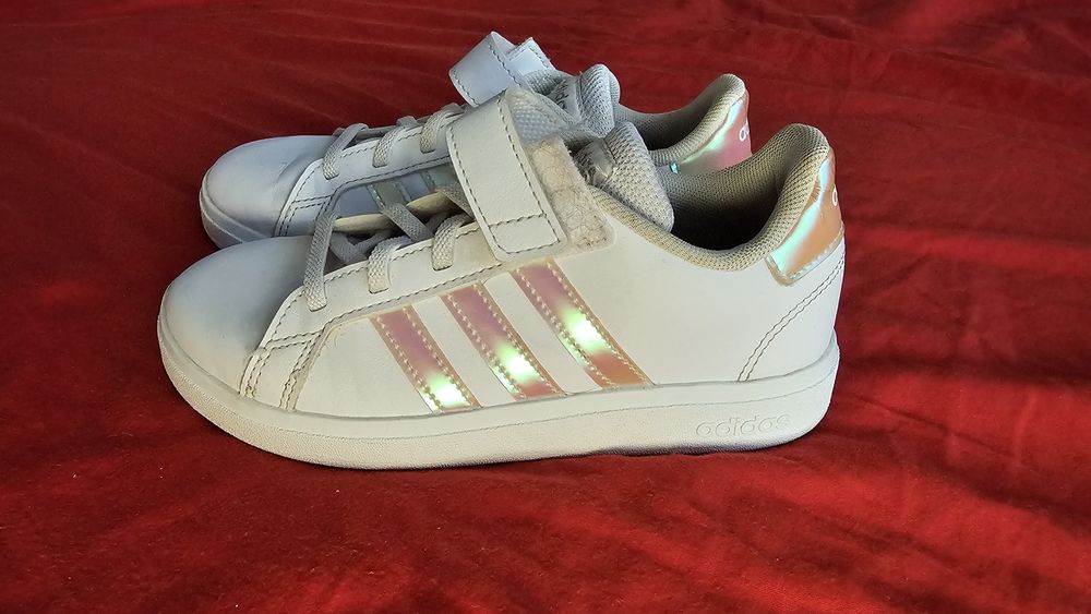 Продавам детски обувки втора употреба – Skechers и Adidas