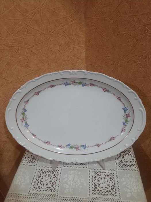 Старая "Каhla"  красивое, сервировочное, овальное блюдо (38×27см).
Без