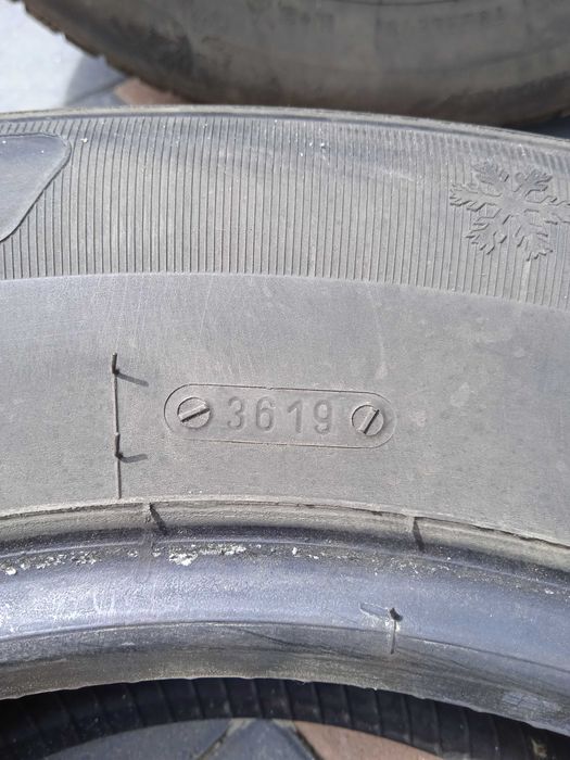 Vand 4 anvelope de iarna suv