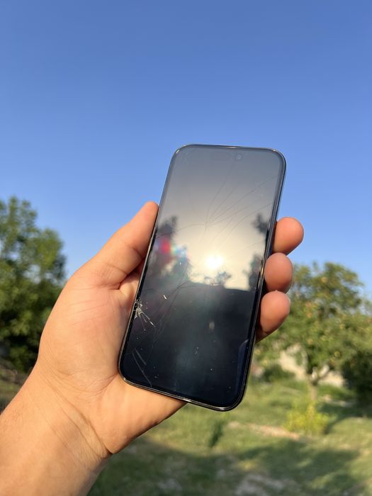 Iphone 15 pro sotiladi.