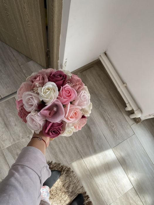 Buchete , cocarde , bratari , lumanari