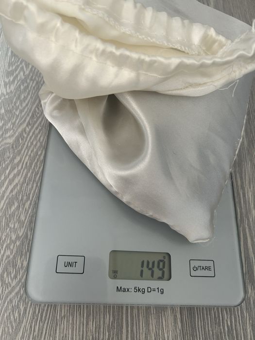 Натуральные волосы на заколках 100 у.е. около 120 грамм .