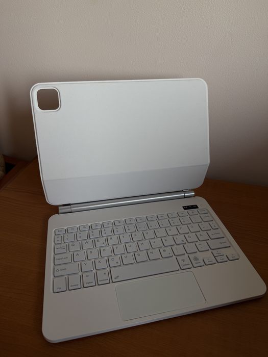 Husa cu tastatura pentru Ipad Air 11”