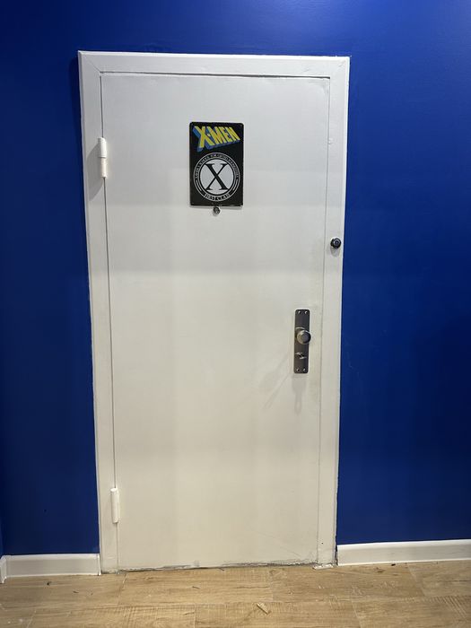 Металлическая дверь